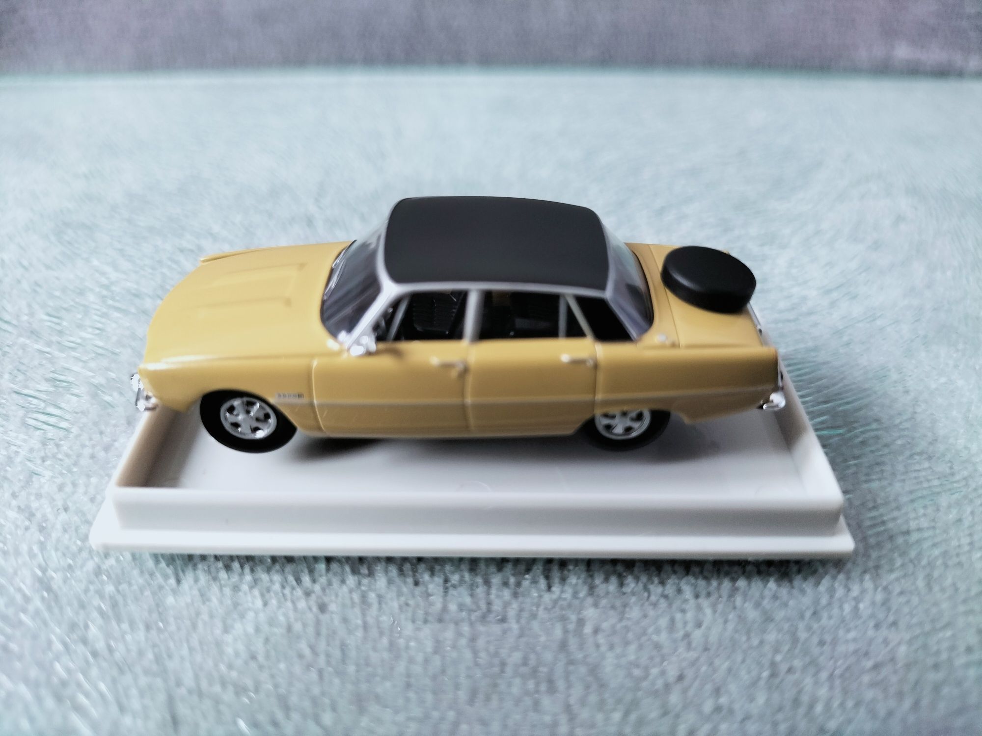 Brekina 1:87 Rover P6 (LHD) kolekcjonerski model samochodu