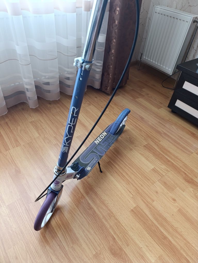 Самокат Skyper NEON (діаметр коліс 20 см)