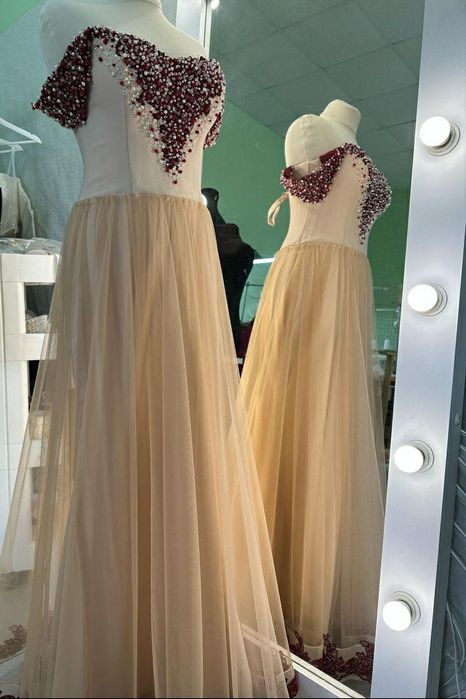 Продам вечірню сукню в ідеальному стані