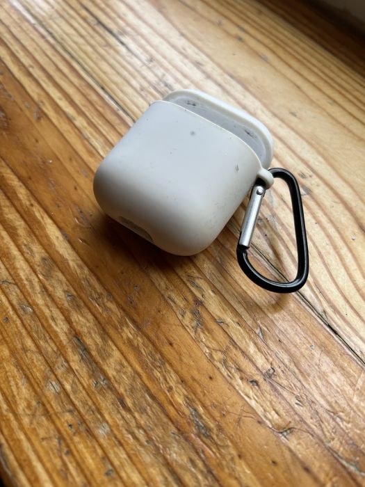 Зарядный кейс для наушников airpods 2 (оригинал)