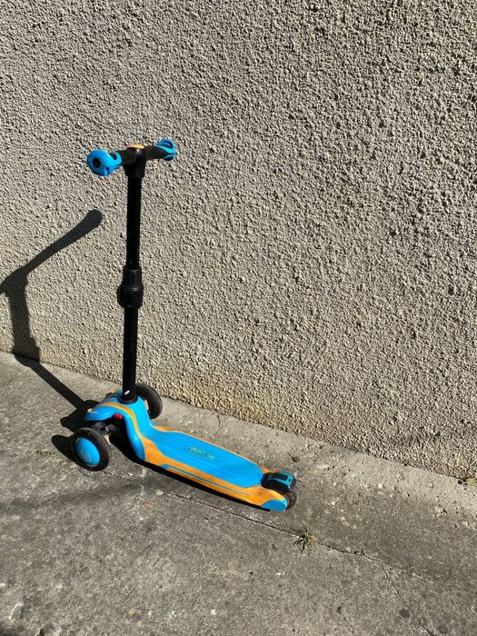 Дитячий самокат у гарному стані