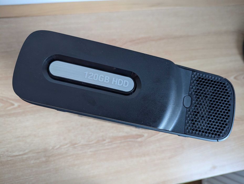 Xbox 360 Elite 120 ГБ з іграми і джойстиком