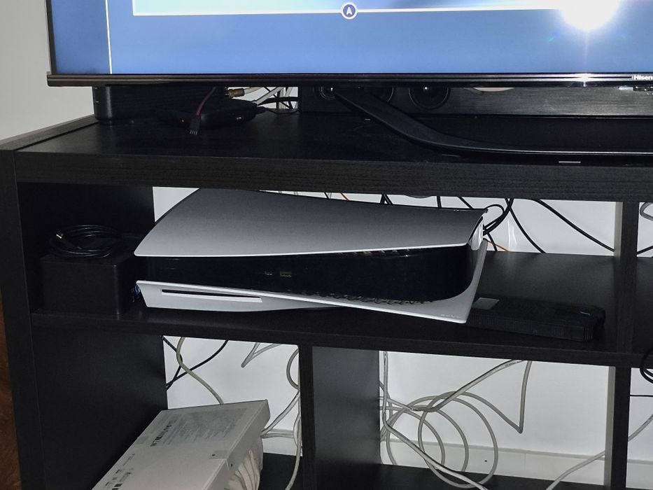 Vendo PS5 fat 1 TB com disco e comando original