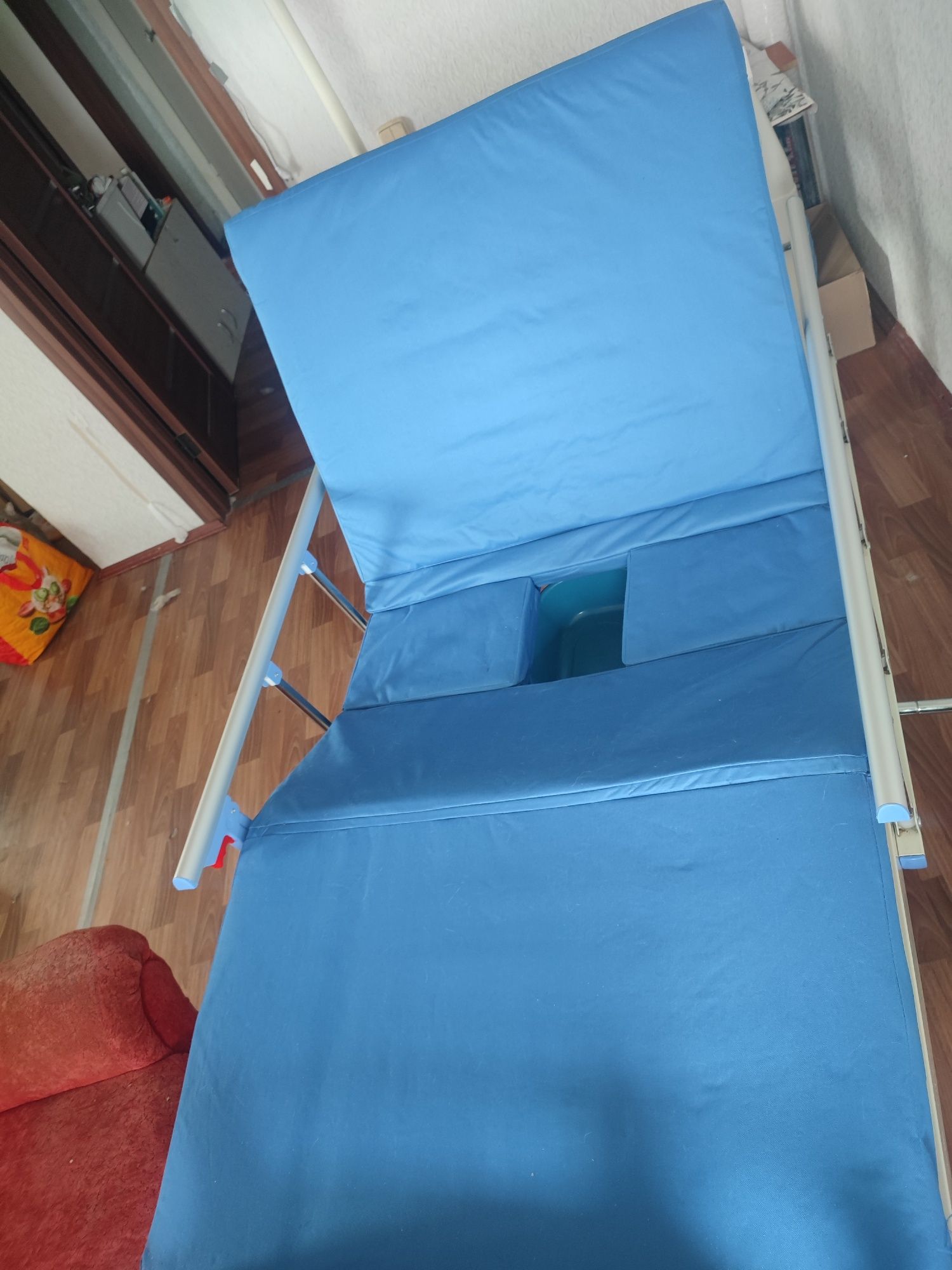 Продам кровать медицинскую МED1 подъем спинки и ног, горшок, столик