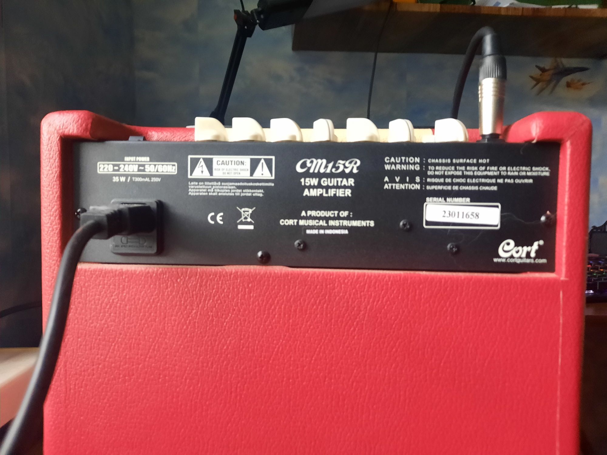 Комбопідсилювач для гітари cort cm15r