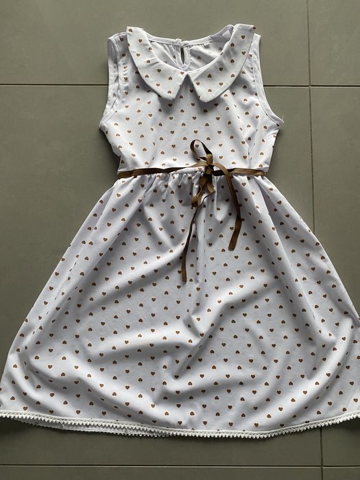 Sukienka w serduszka,r.134