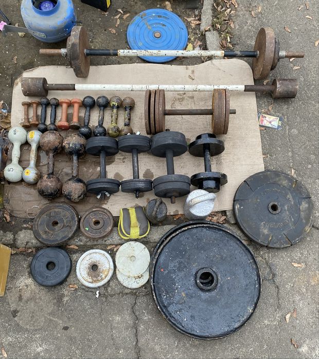 Продам спортивный инвентарь гири гантели штанги блины