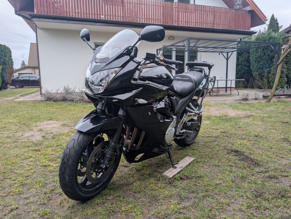 Sprzedam Suzuki Bandit GSF 1250 kufry
76tys przebiegu 
OC do sierpnia