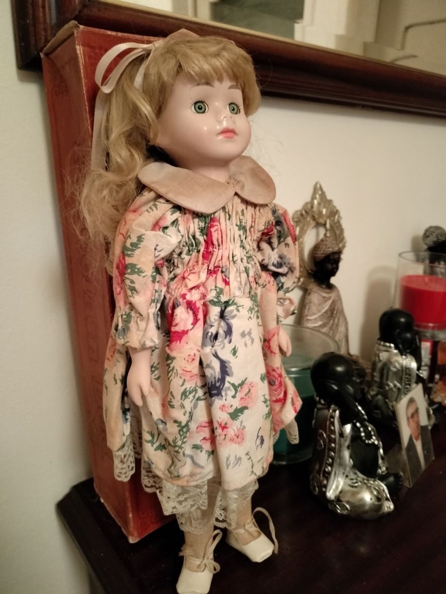 Vendo boneca de porcelana de 1994