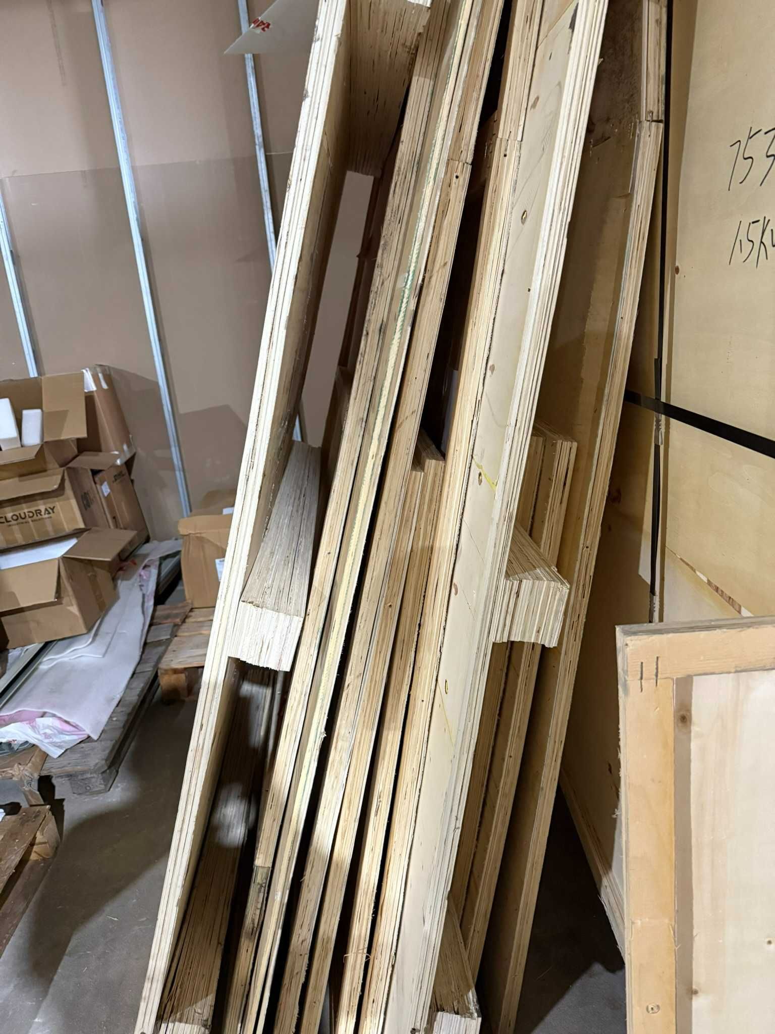 Vendo placas de madeira contraplacadas de caixas paletizadas