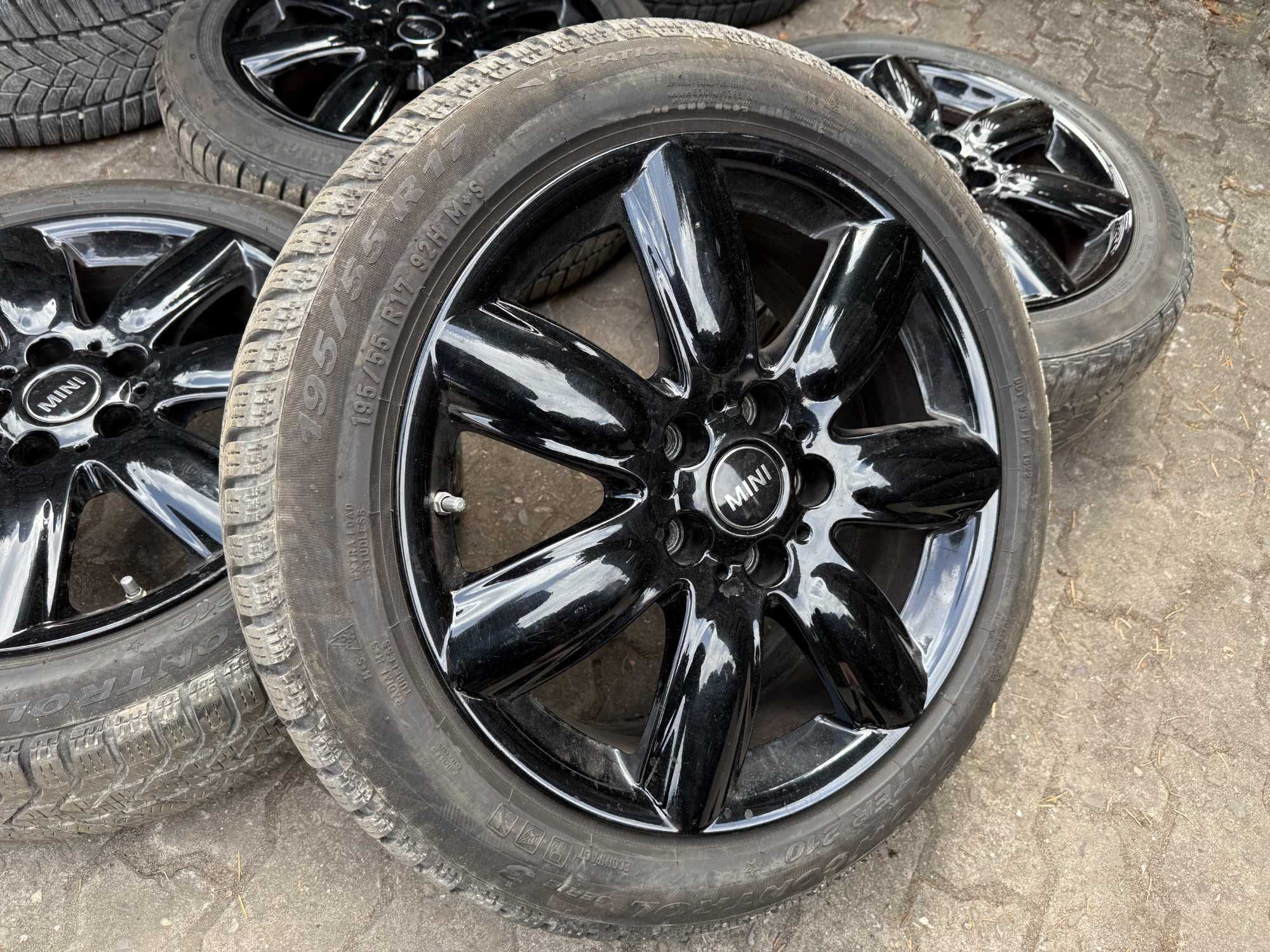 Felgi aluminiowe 17" 5x112 Mini F55 F56 F57 z oponami zimowymi 2021 r.