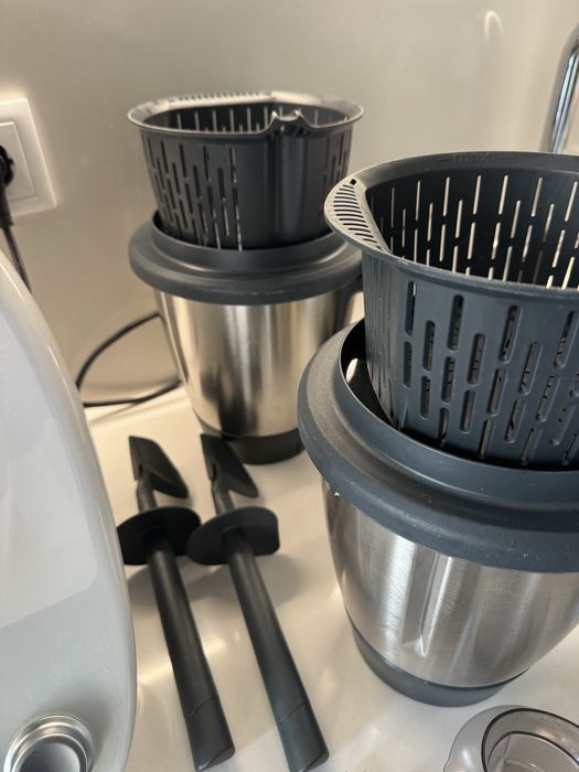 Bimby TM5 com varios acessorios