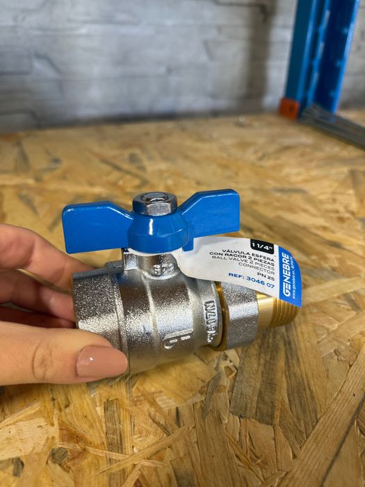 Zawór kulowy ze śrubunkiem do wody DN 32 (1 1/4") Genebre