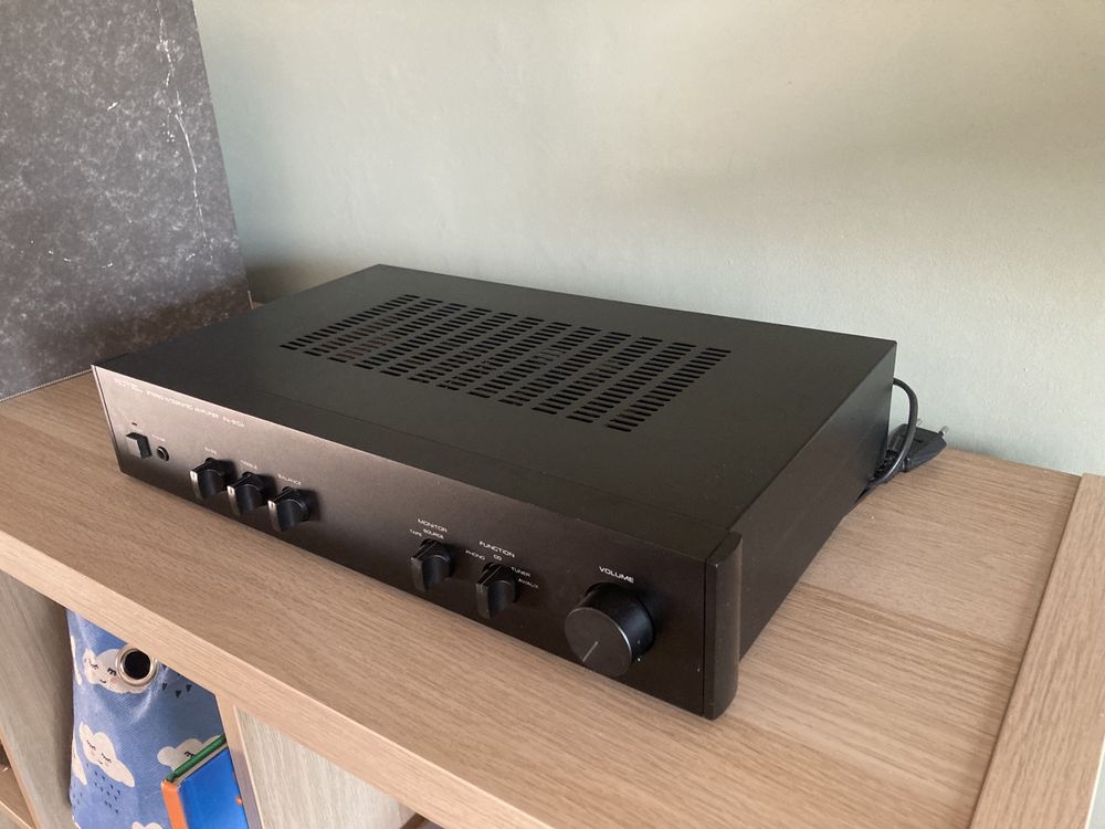 Wzmacniacz Rotel RA 810A