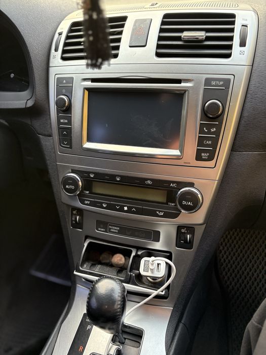 Toyota Avensis 2012 рік