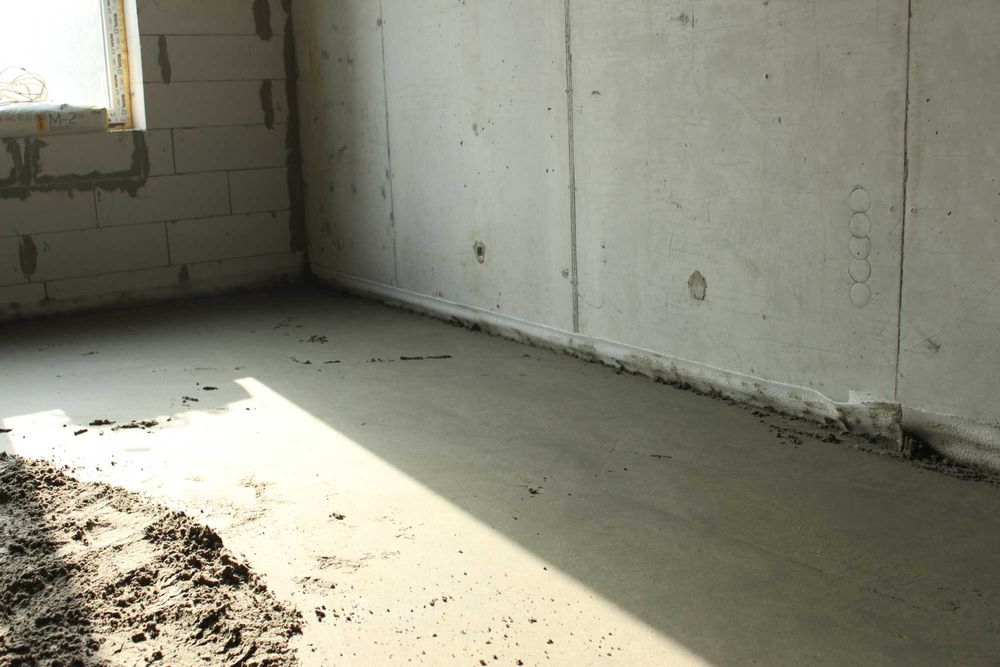 Стяжка пола полусухим методом, выравнивание пола, ровный пол