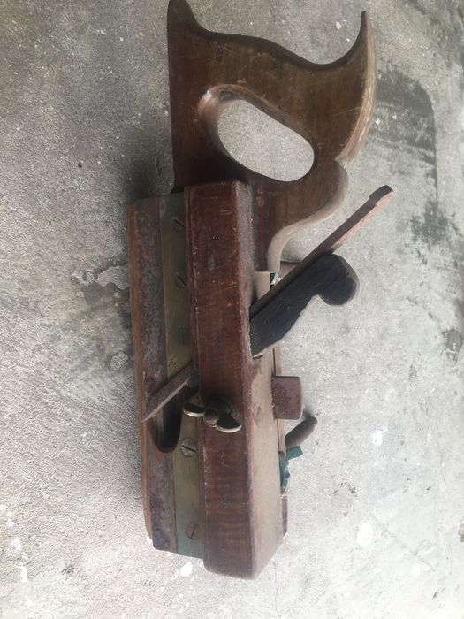 Serrote de Arco (Novo) e plaina especial de moldes