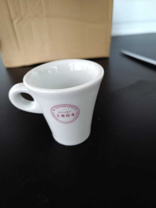 Conjunto de 12 chávenas Cafés Christina –  (novas)