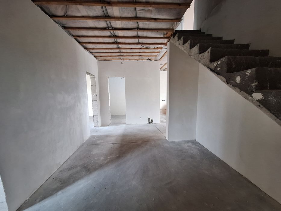 Будинок  + комунікації  +5 с Київський шлях 300 м