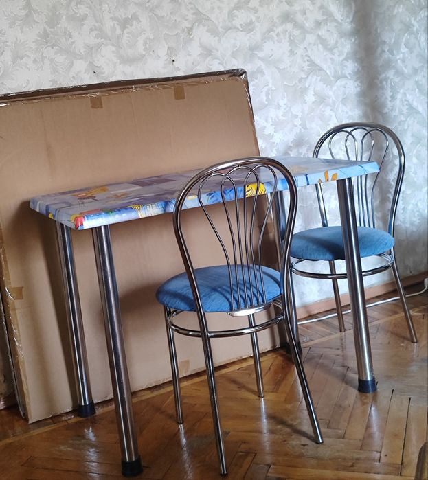 Стіл обідній (два стільця)