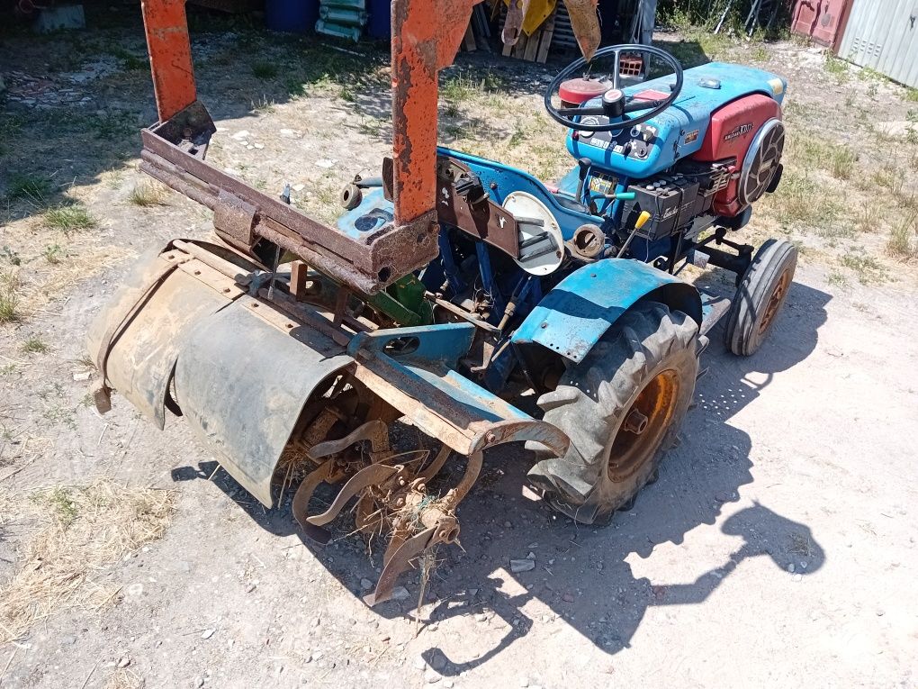 Trator antigo hinomoto