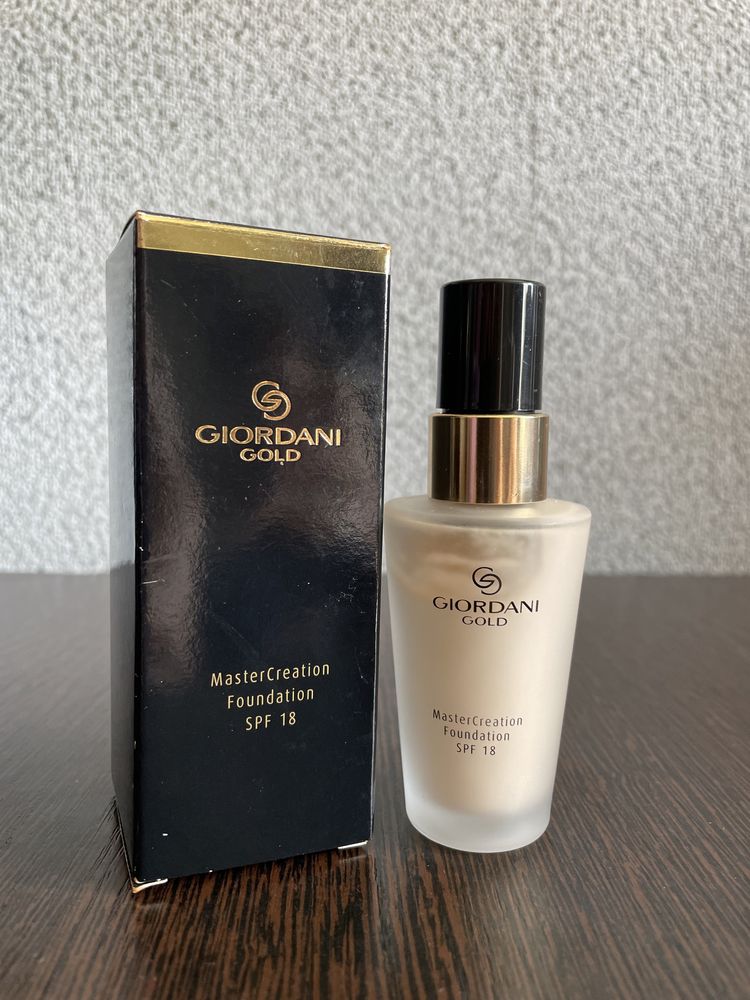 Тональная основа, пудра румяна Giordani Gold / Oriflame