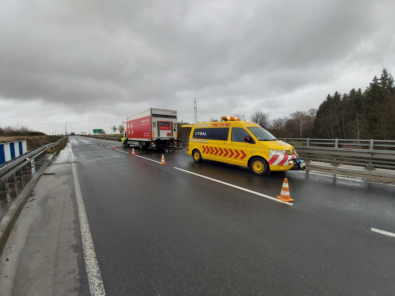Mobilny serwis TIR wyjazdowy Ciezarowe Tir  Wulkanizacja Pomoc Drogowa