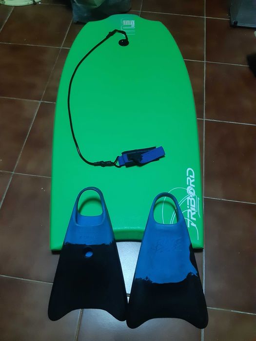 Tribord prancha de Bodyboard e dois pares de pés de pato (37).