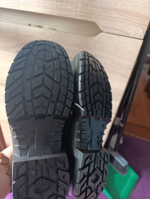 Рабочие полуботинки 40 размер , новые