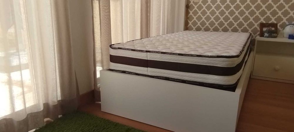 Cama de solteiro  200cm X 100cm- Como nova com colchão e estrado