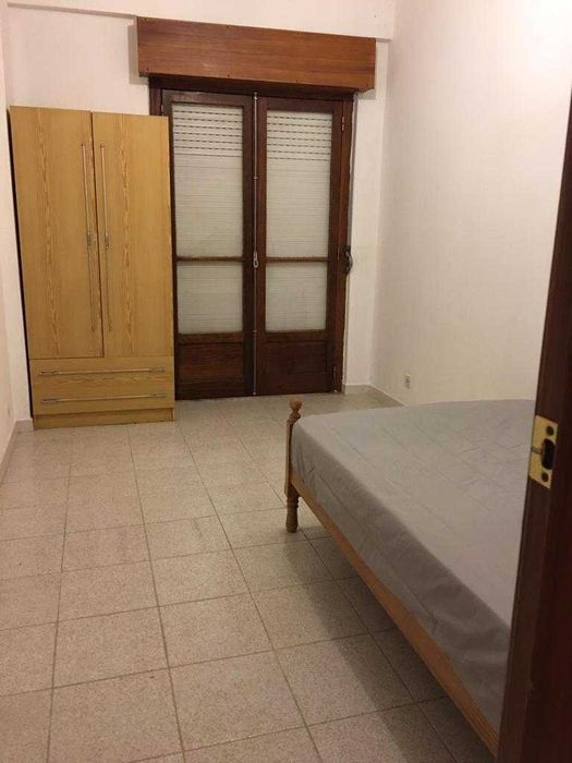 Apenas Quarto para Alugar