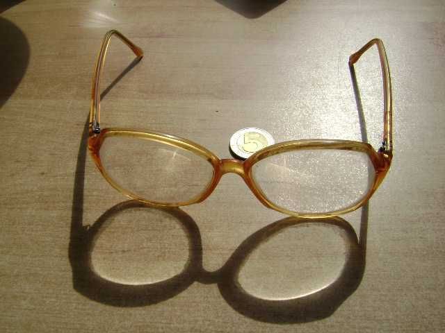 Starocie z PRL Okulary damskie korekcyjne +2,5 dioptrii rozstaw 13,5cm