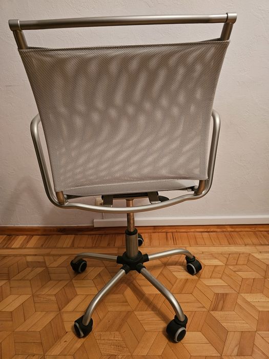 Продам офисное кресло.