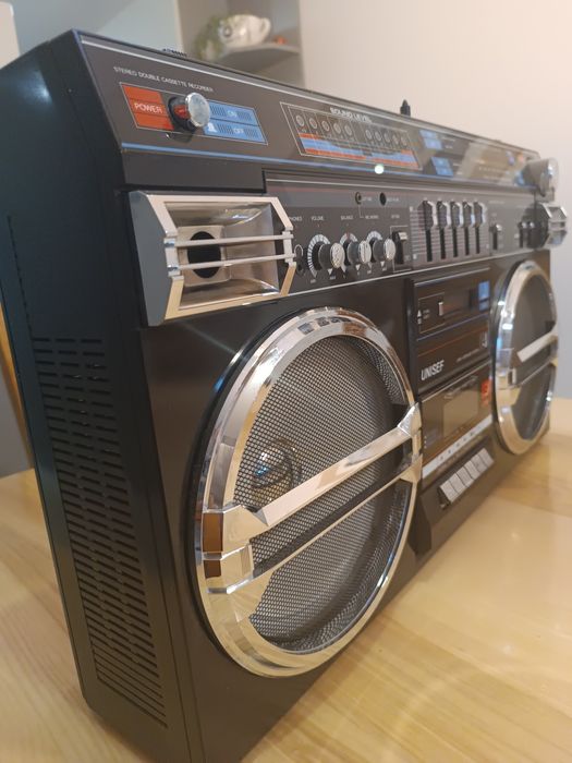 Radio magnetofon bombox