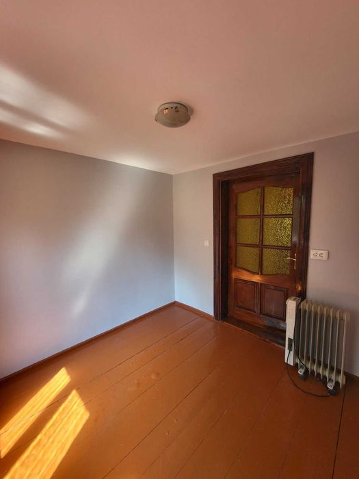 Продаж гарного будинку з земельною ділянкою в центрі Яремче!