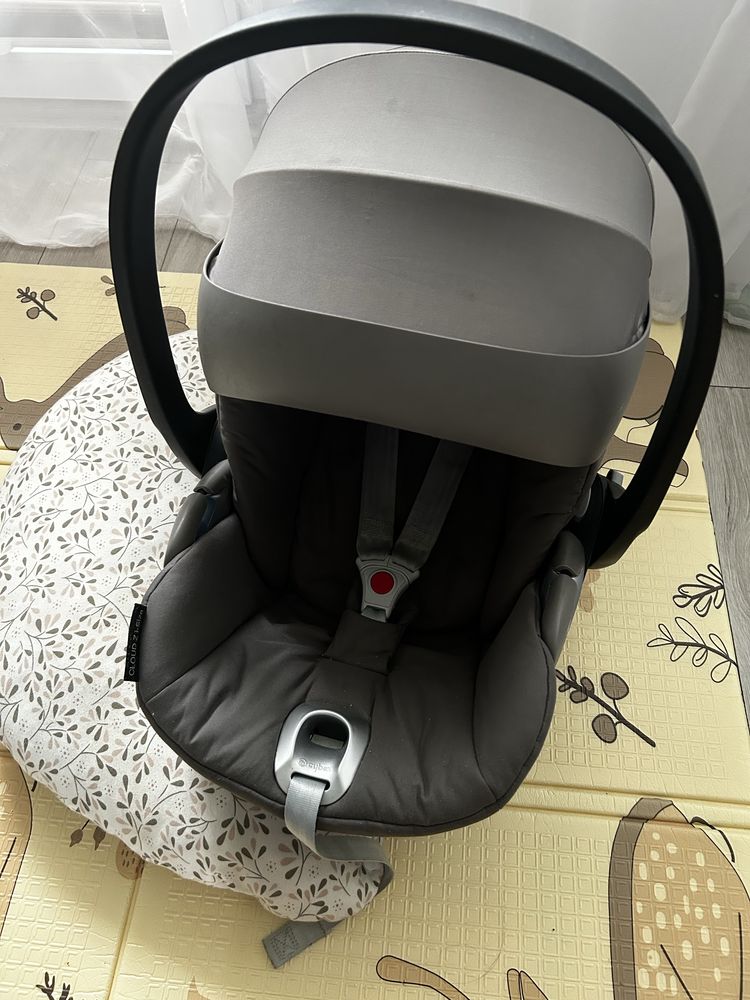 Fotelik Cybex z bazą obrotową