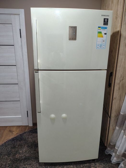 Холодильник Samsung