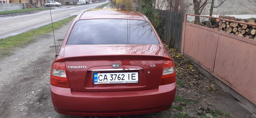 Продам власний Kia Cerato.