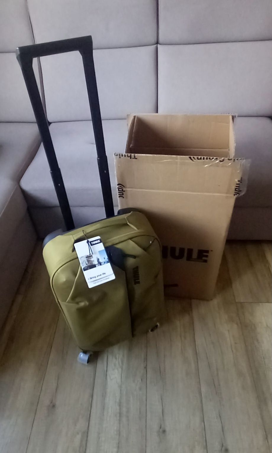 Na sprzedaż: Walizka Thule Aion Carry On Spinner – Nowa, nieużywana