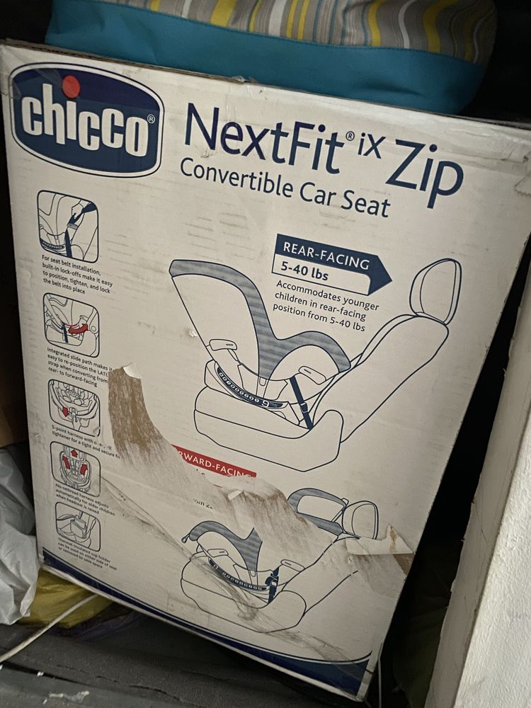 Продам авто кресло Chicco