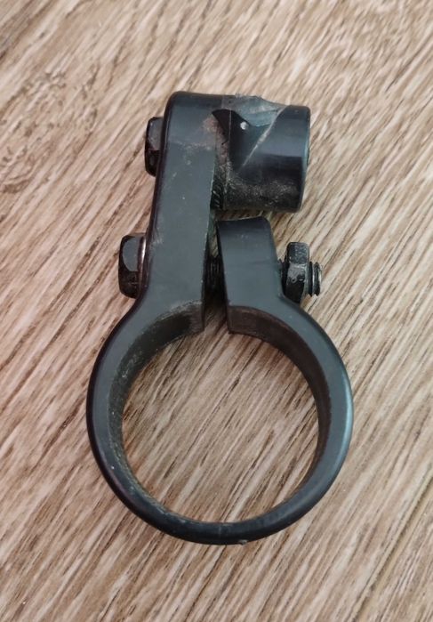 Крепление заднего крыла / держатель велосипедный на велосипед самокат