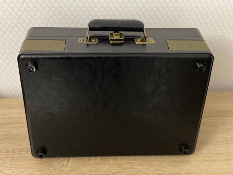 вініловий програвач Trynnay Turntable R610 в стилі ретро-валізи