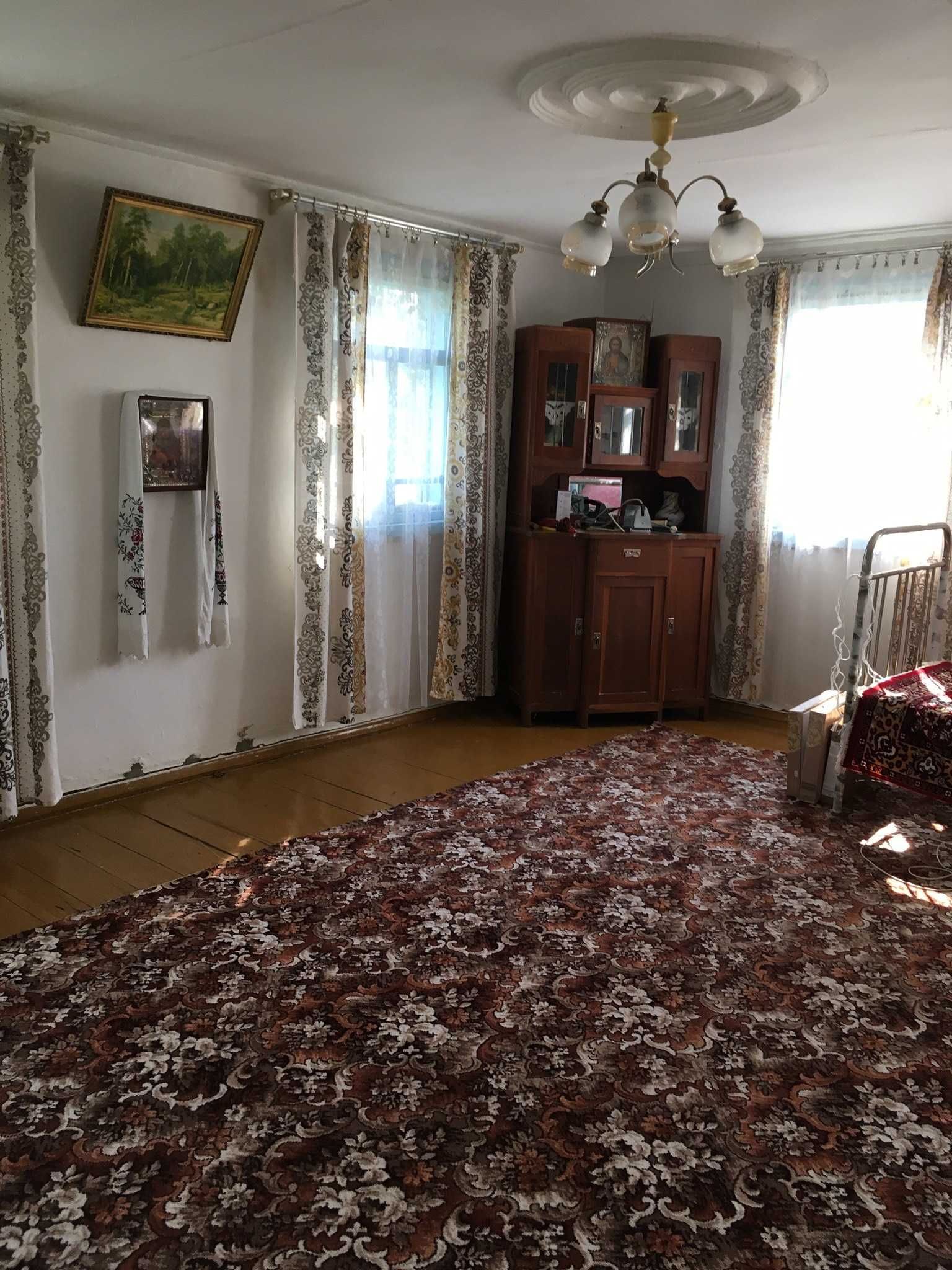 Будинок з садибою