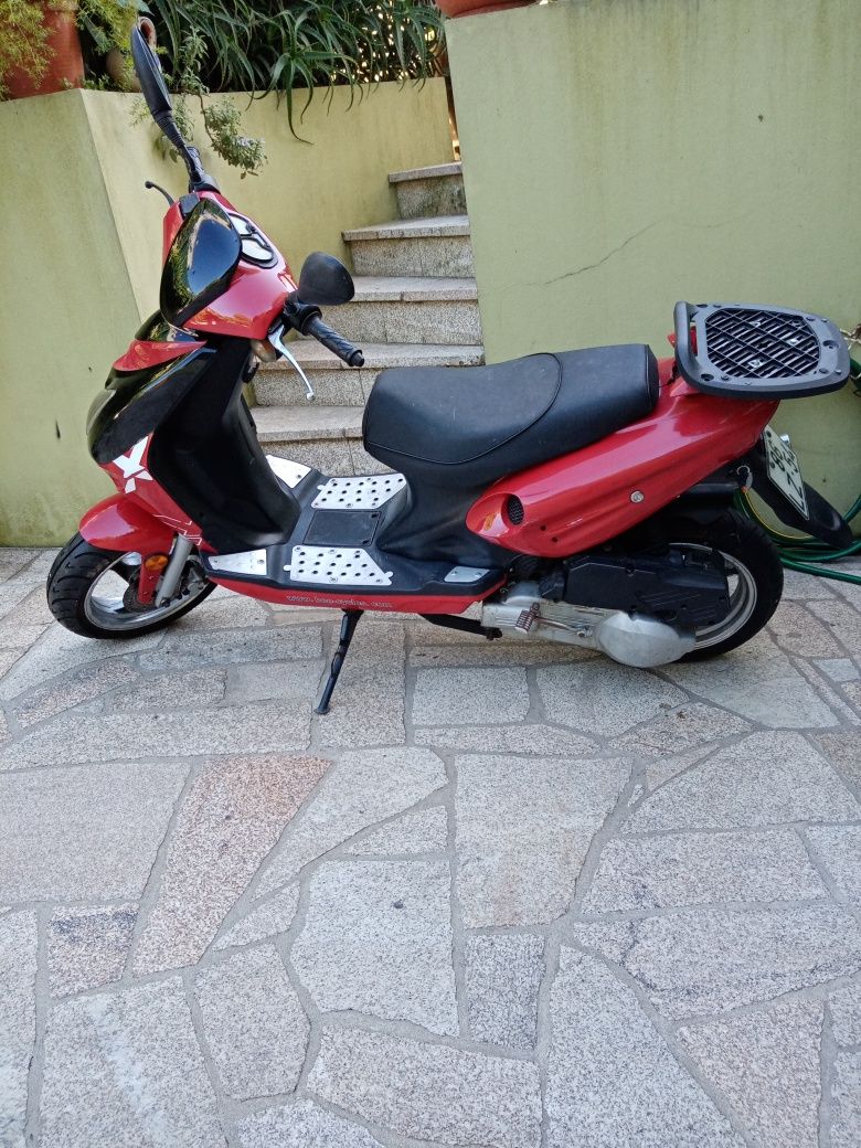 Scuter 125cc Jonway  usada para venda