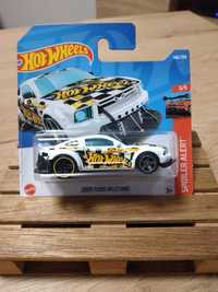 2 autka hot wheels ford mustang 2005