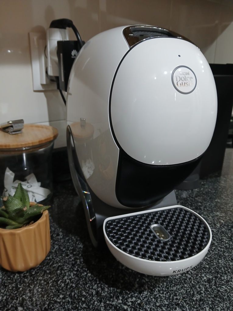 Máquina café NEO Dolce Gusto