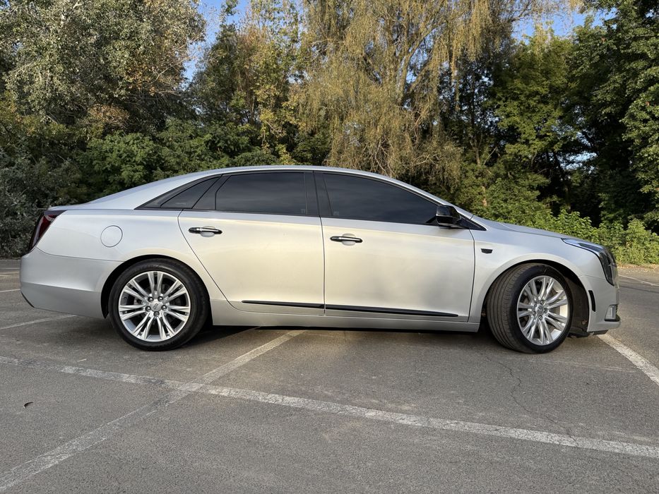 Cadillac XTS  V6  AWD  Luxury