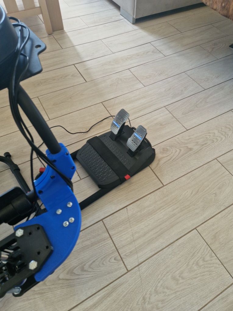 Kierownica thrustmaster t300rs z shifterem + playseat