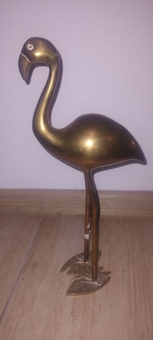 Flamingi wykonane z mosiądzu