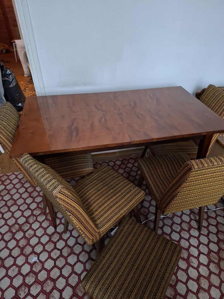 Stół z krzesłami drewniany PRL style patyczaki lakierowany komplet
